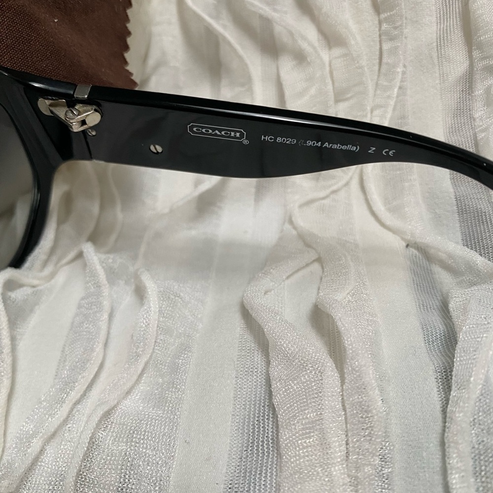 Black sunglasses - Picture 2 of 3